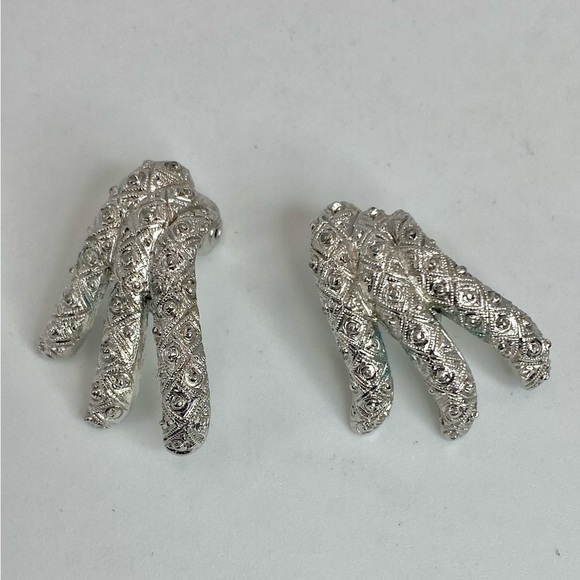 VINTAGE Monet 60’s Etched Silver Tone Link Bracelet and matching clip earrings - Picture 12 of 15